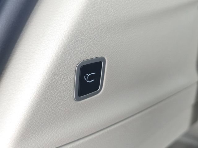 Used 2024 Chrysler Pacifica Limited image 12