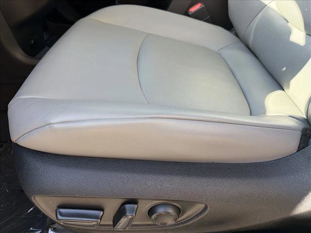 Used 2025 Toyota Sienna XLE image 12