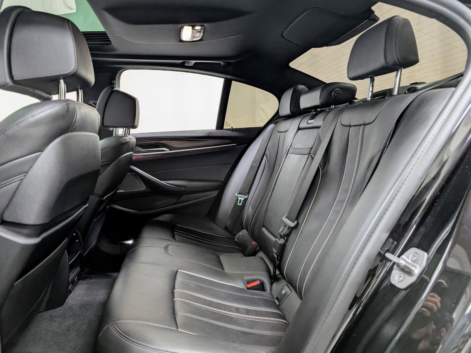 Used 2022 BMW M550i xDrive image 19