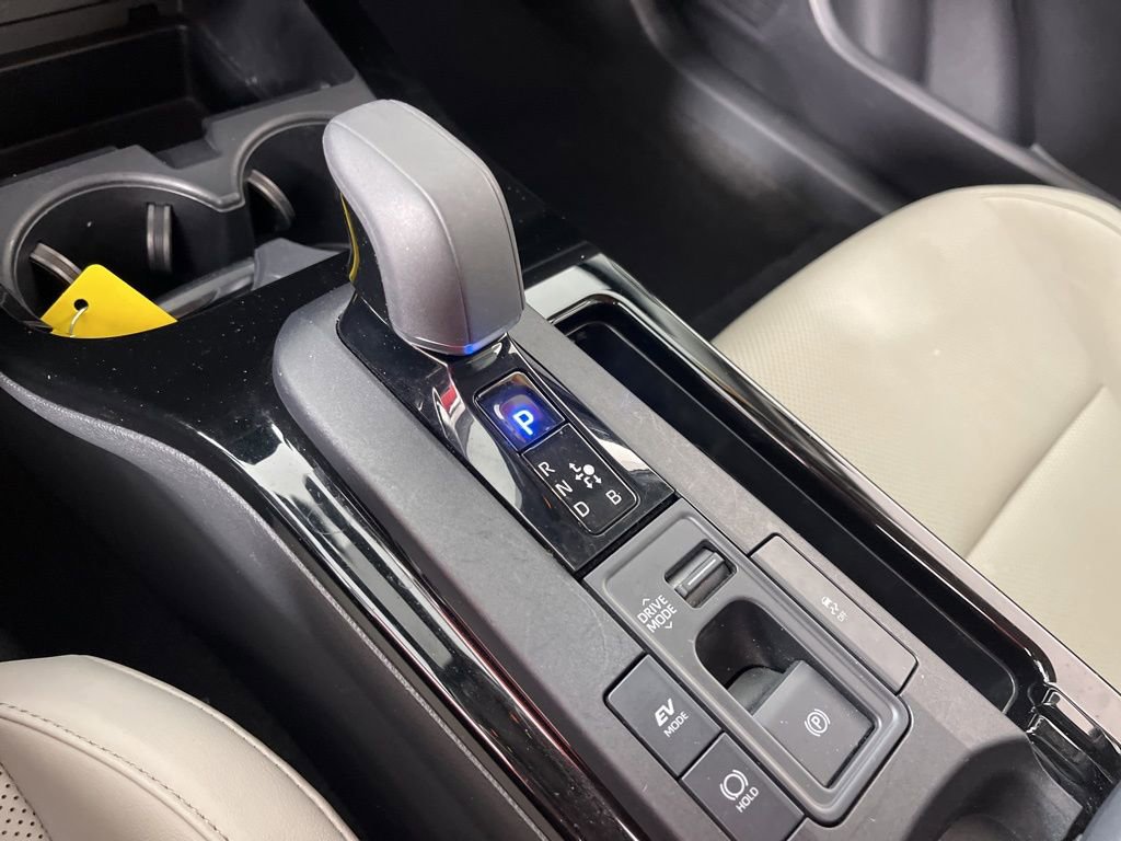 Used 2024 Toyota Prius XLE AWD/4WD image 32