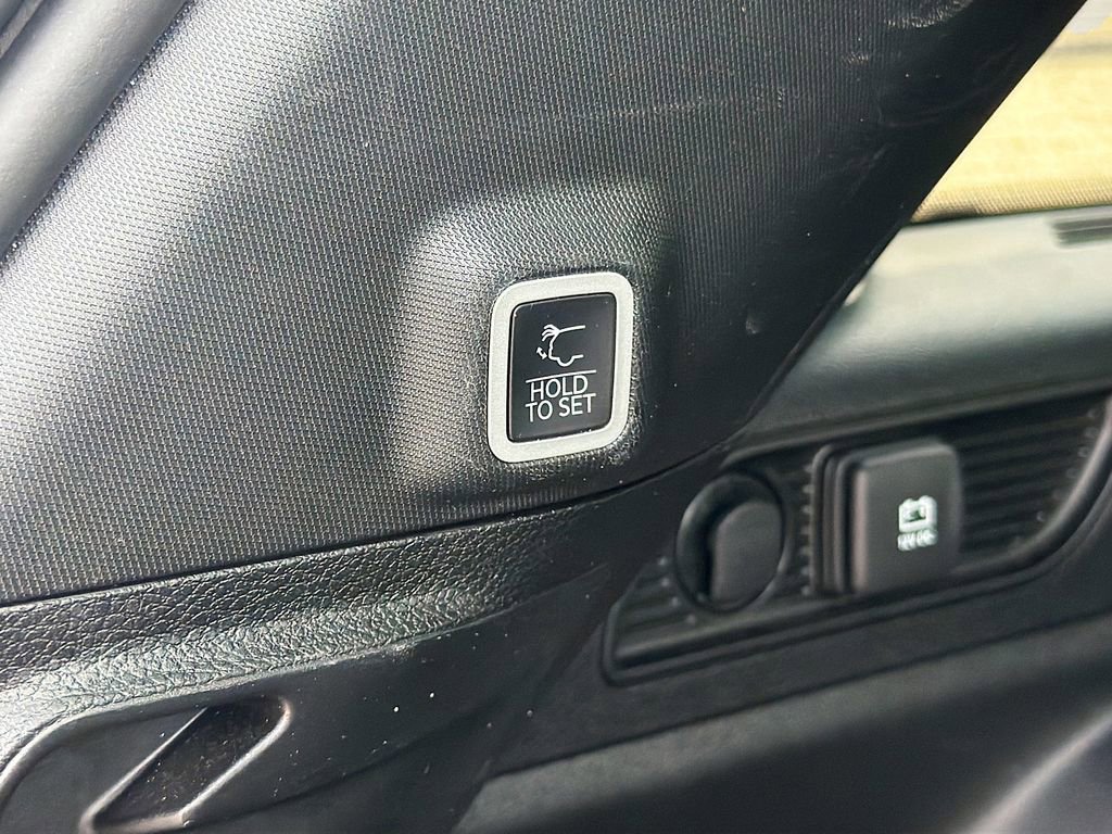 Used 2024 Jeep Grand Cherokee Altitude RWD image 13