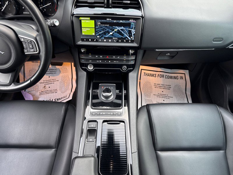 Used 2020 Jaguar F-PACE Premium image 21