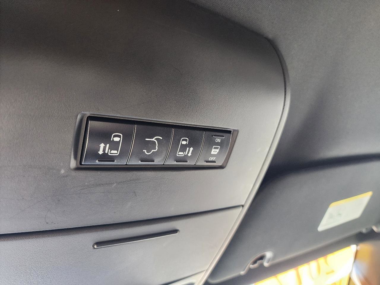 Used 2017 Dodge Grand Caravan GT FWD image 25