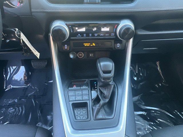 Used 2019 Toyota RAV4 LE w/ All Weather Liner Package AWD/4WD image 32