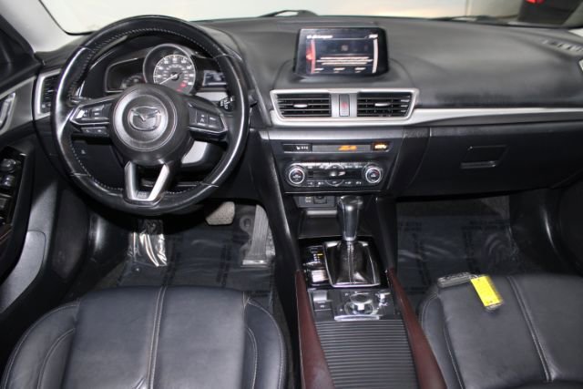 Used 2018 MAZDA MAZDA3 Touring FWD image 2