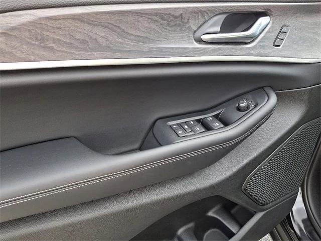 Certified 2025 Jeep Grand Cherokee Limited w/ Black Appearance Package image 12