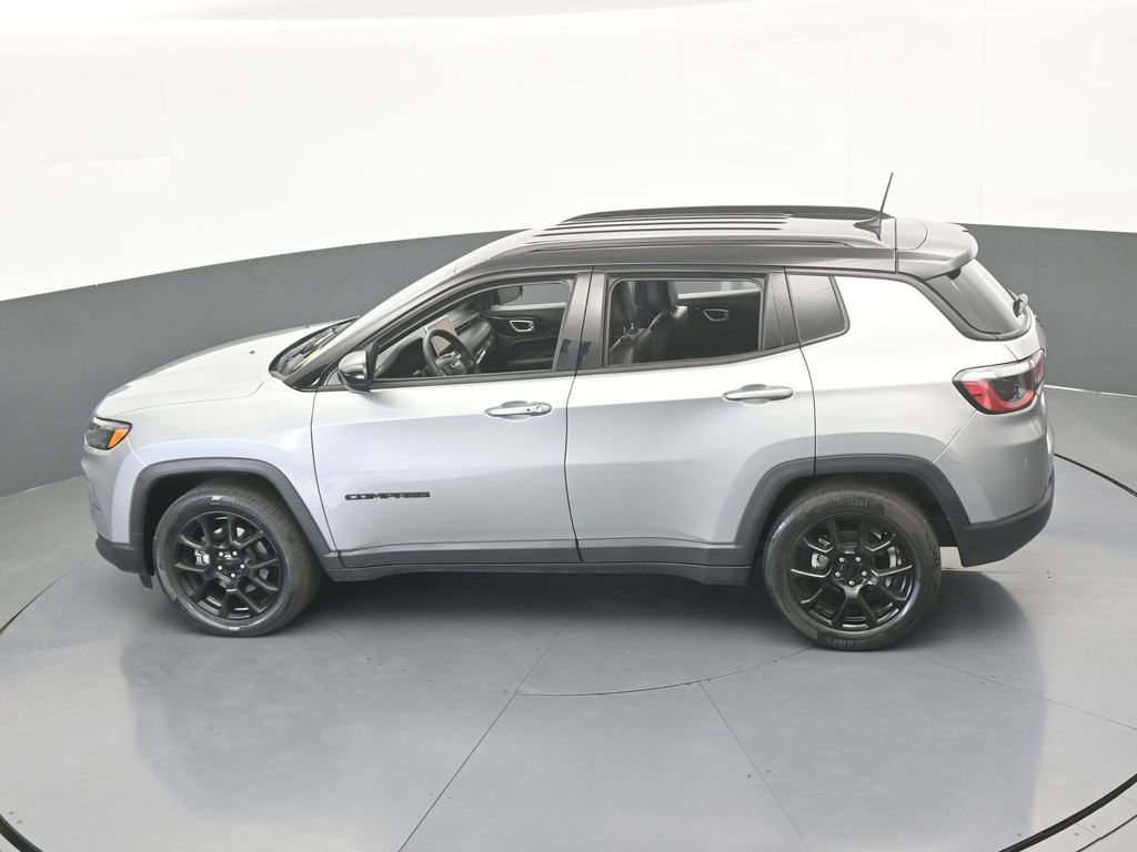 Used 2022 Jeep Compass Latitude FWD image 43