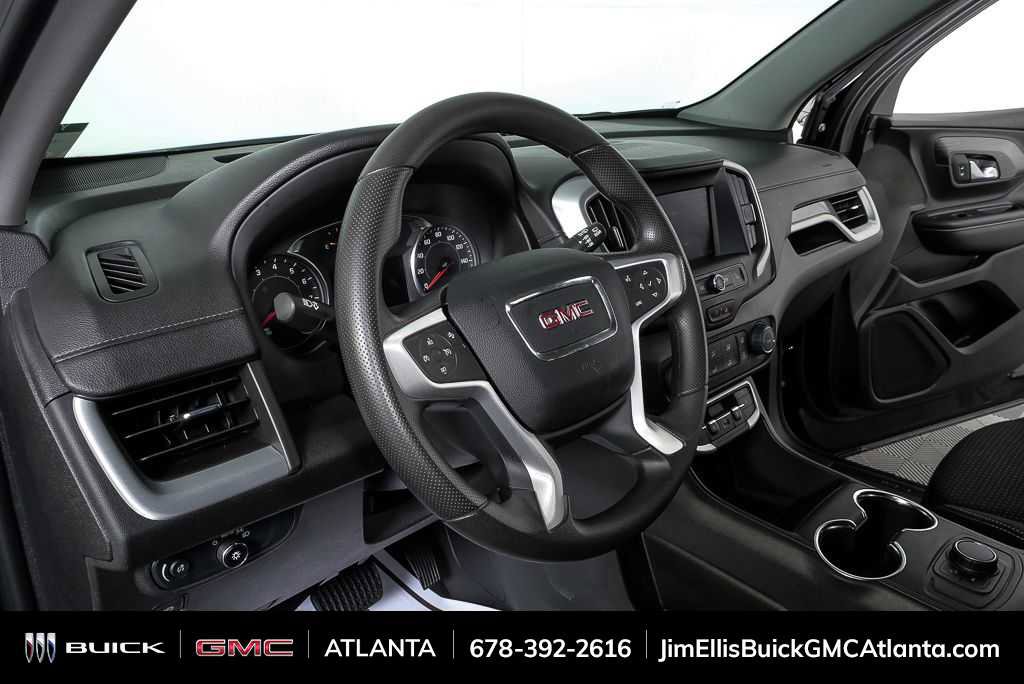 Used 2024 GMC Terrain SLE image 4