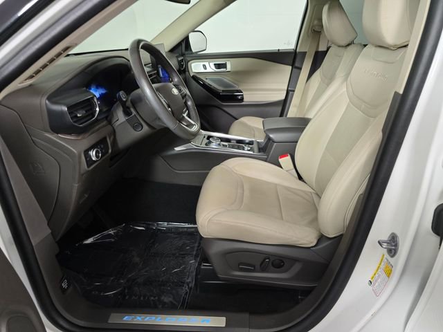 Certified 2023 Ford Explorer Platinum w/ Technology Package AWD/4WD image 23
