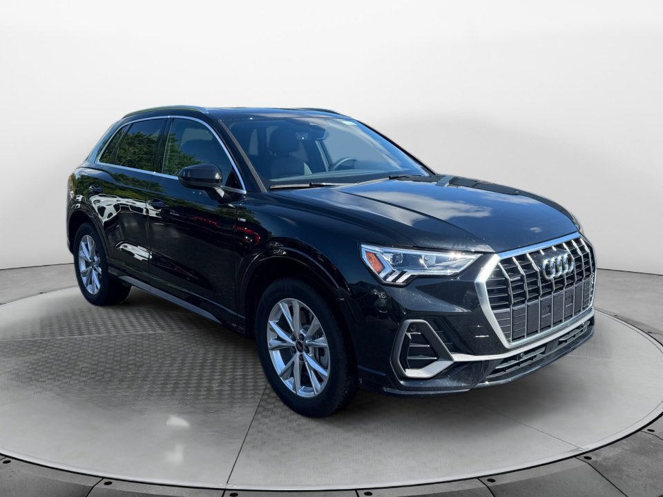 Certified 2025 Audi Q3 2.0T Premium w/ Convenience Package