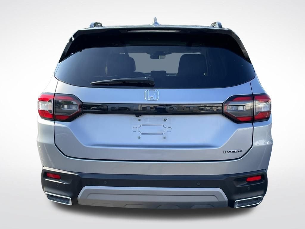 Certified 2025 Honda Pilot Touring image 4