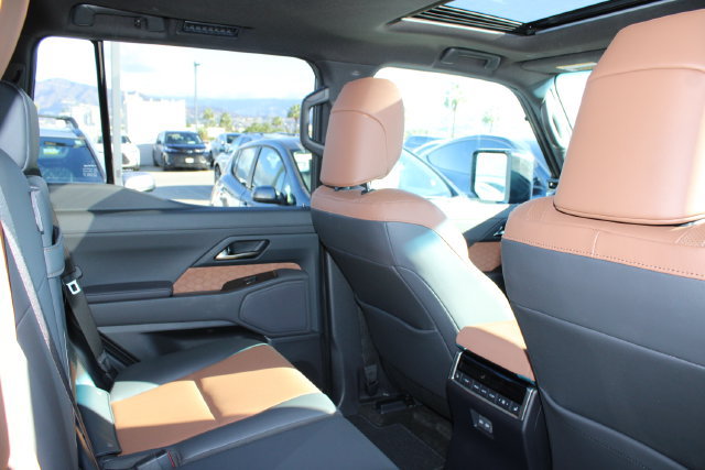 Certified 2025 Lexus GX 550 w/ Accessory Package (2T) AWD/4WD image 7