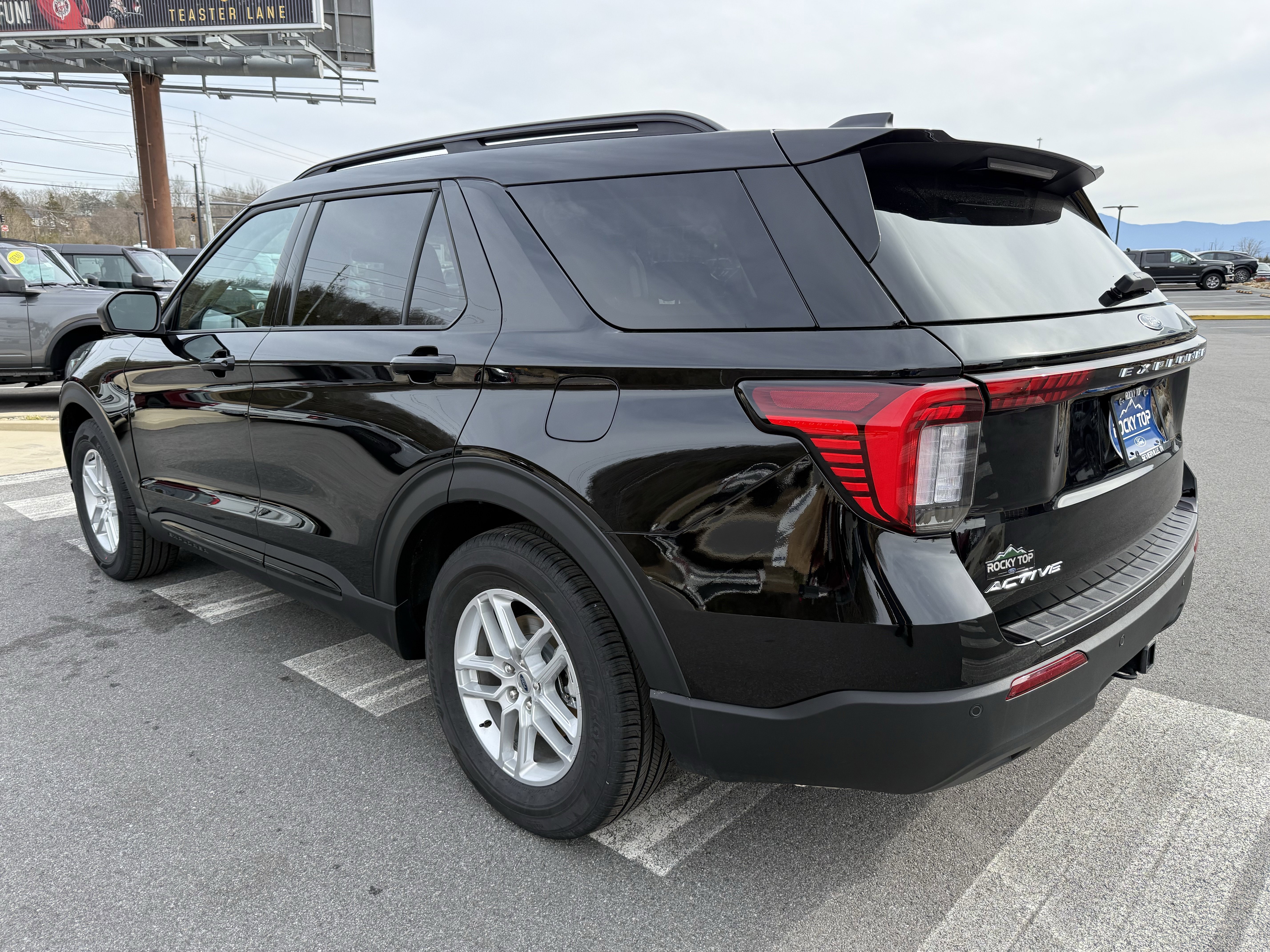 New 2026 Ford Explorer Active RWD image 7