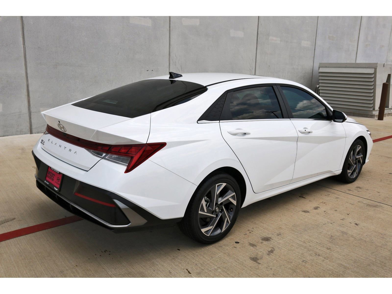 Certified 2025 Hyundai Elantra SEL FWD image 8