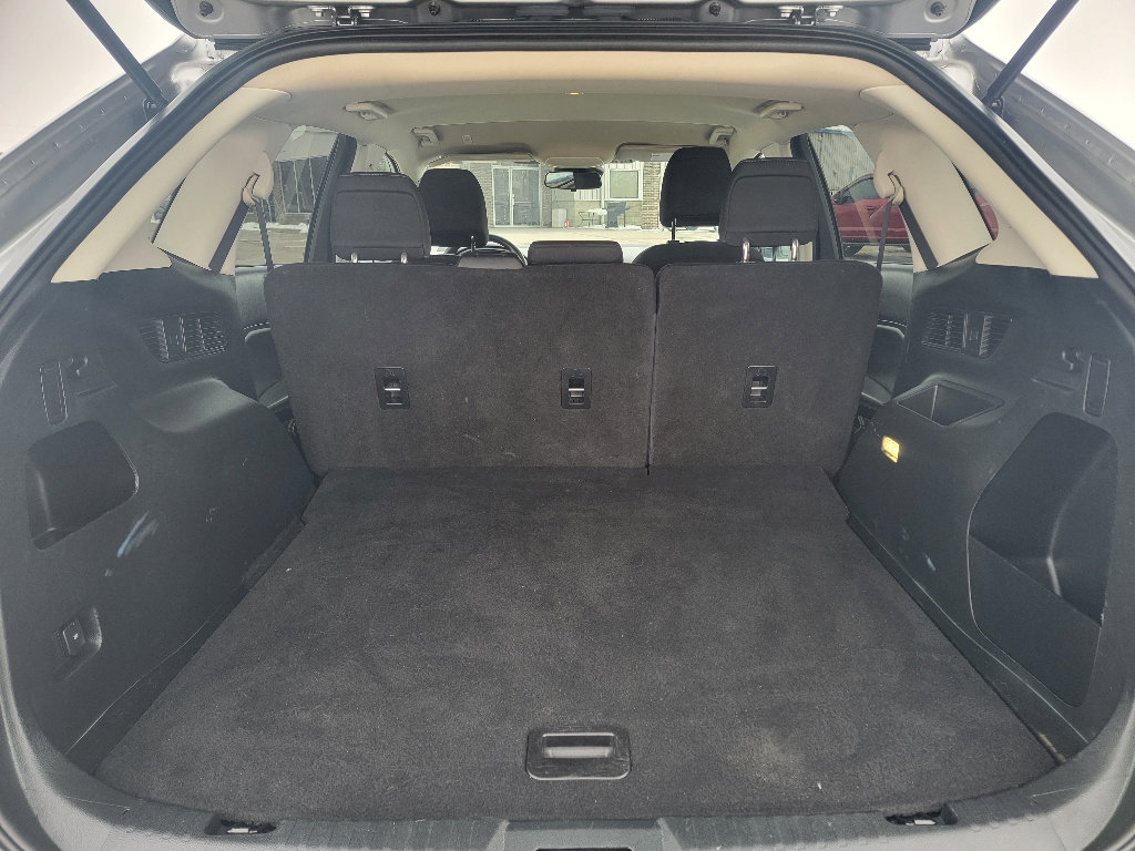 Used 2020 Ford Edge SE image 8