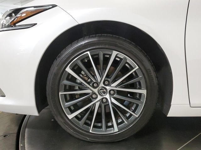 Used 2025 Lexus ES 300h w/ Premium Package FWD image 30