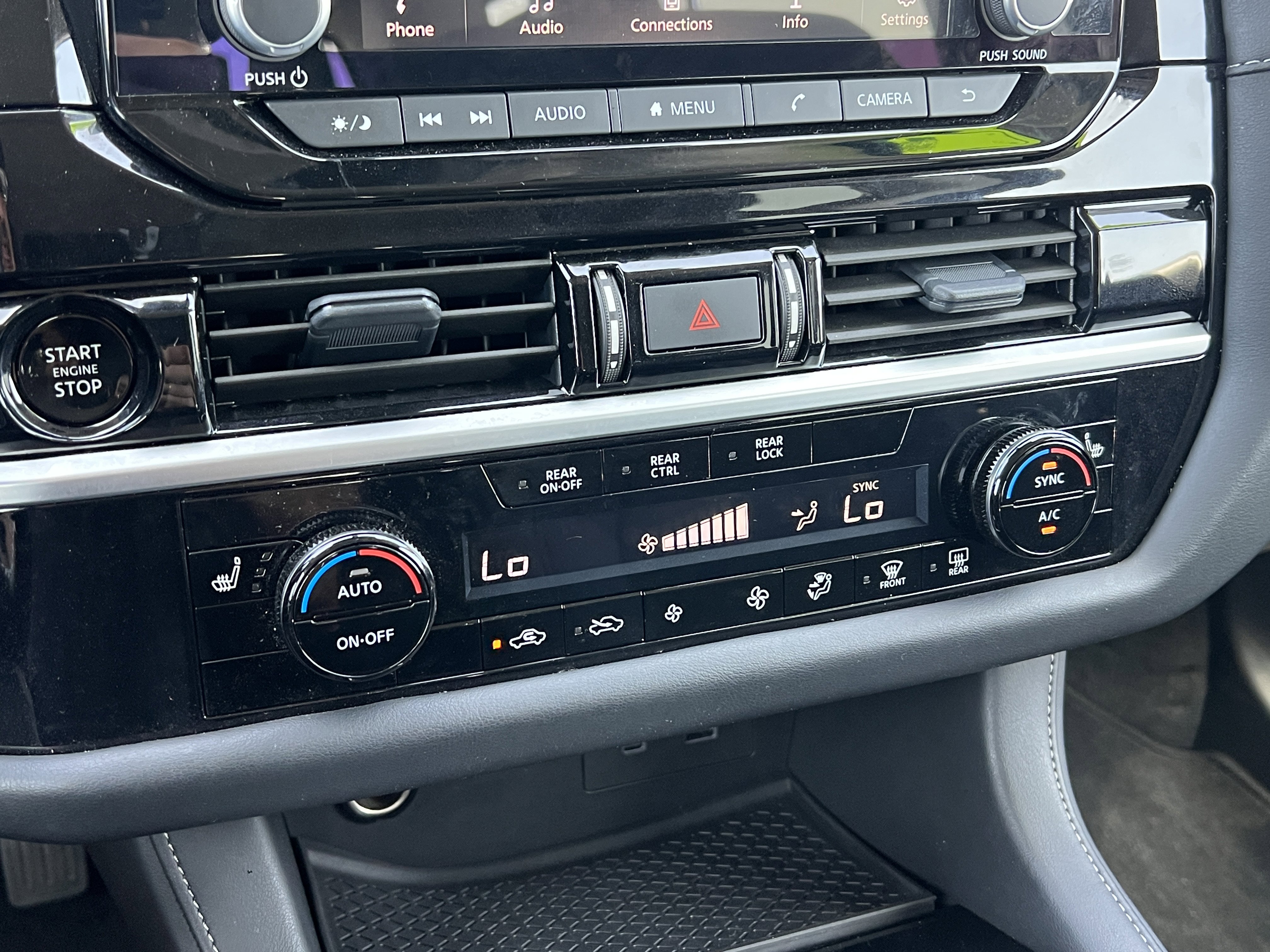 Used 2025 Nissan Pathfinder SV w/ Cargo Package image 32