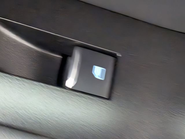 Used 2025 Ford Explorer Active image 39