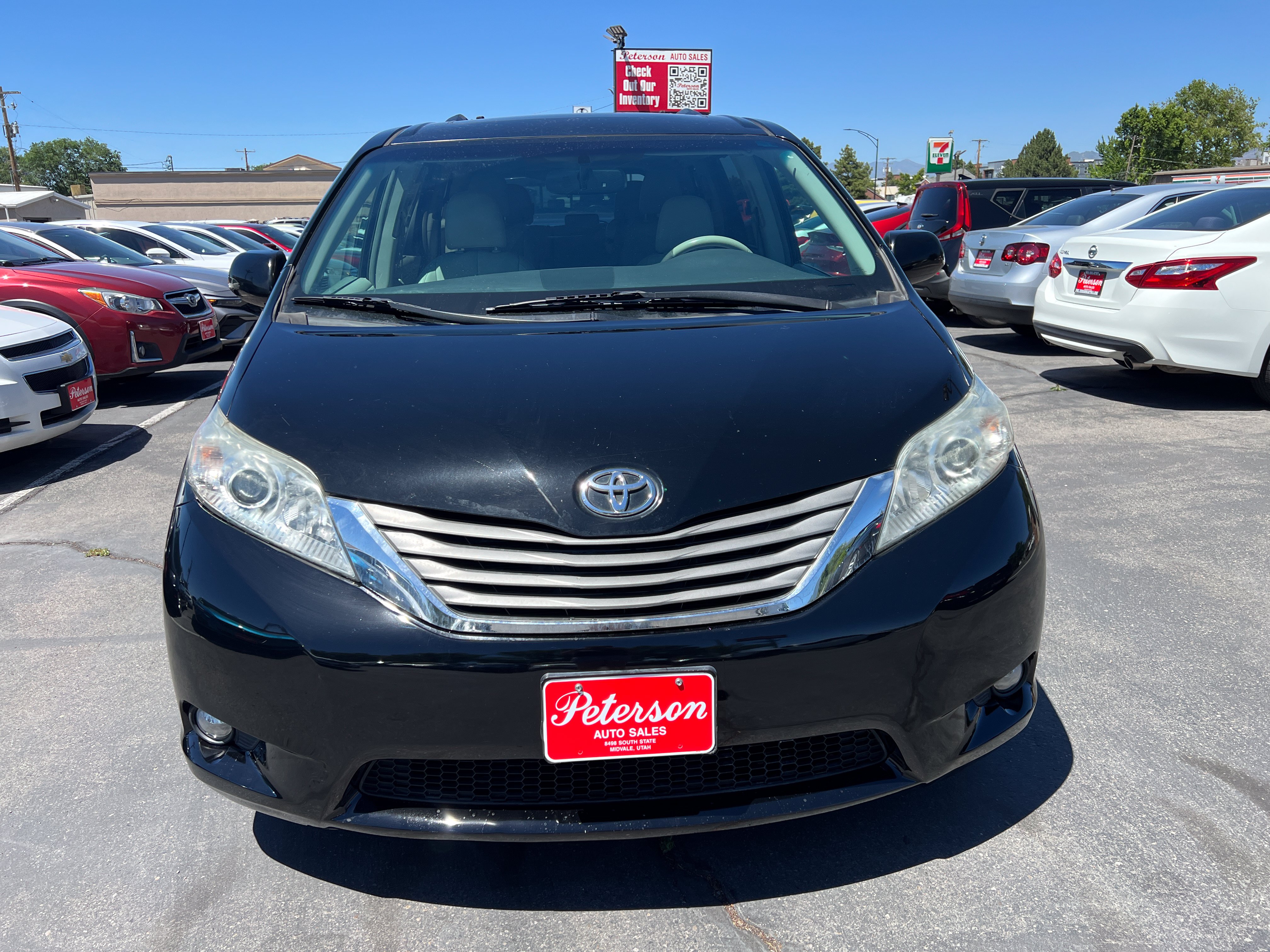 Used 2012 Toyota Sienna XLE w/ Premium Pkg FWD image 3