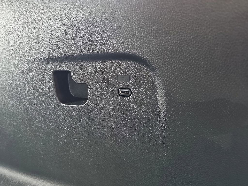 Used 2025 Buick Enclave Preferred image 11