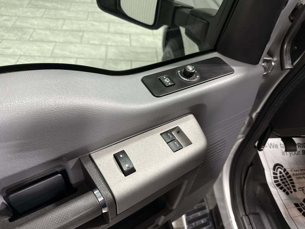 Used 2015 Ford F250 XLT w/ XLT Premium Package RWD image 24