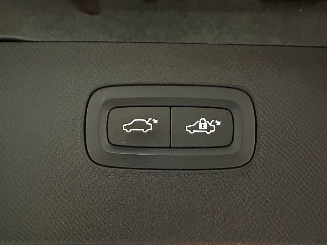 Used 2016 Volvo XC90 T5 Momentum image 26