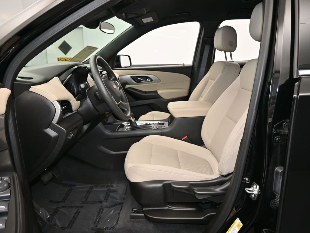 Used 2023 Chevrolet Traverse LS image 11