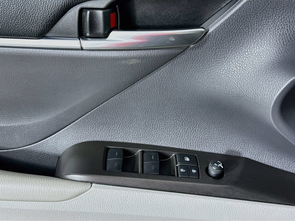 Used 2022 Toyota Camry SE FWD image 21