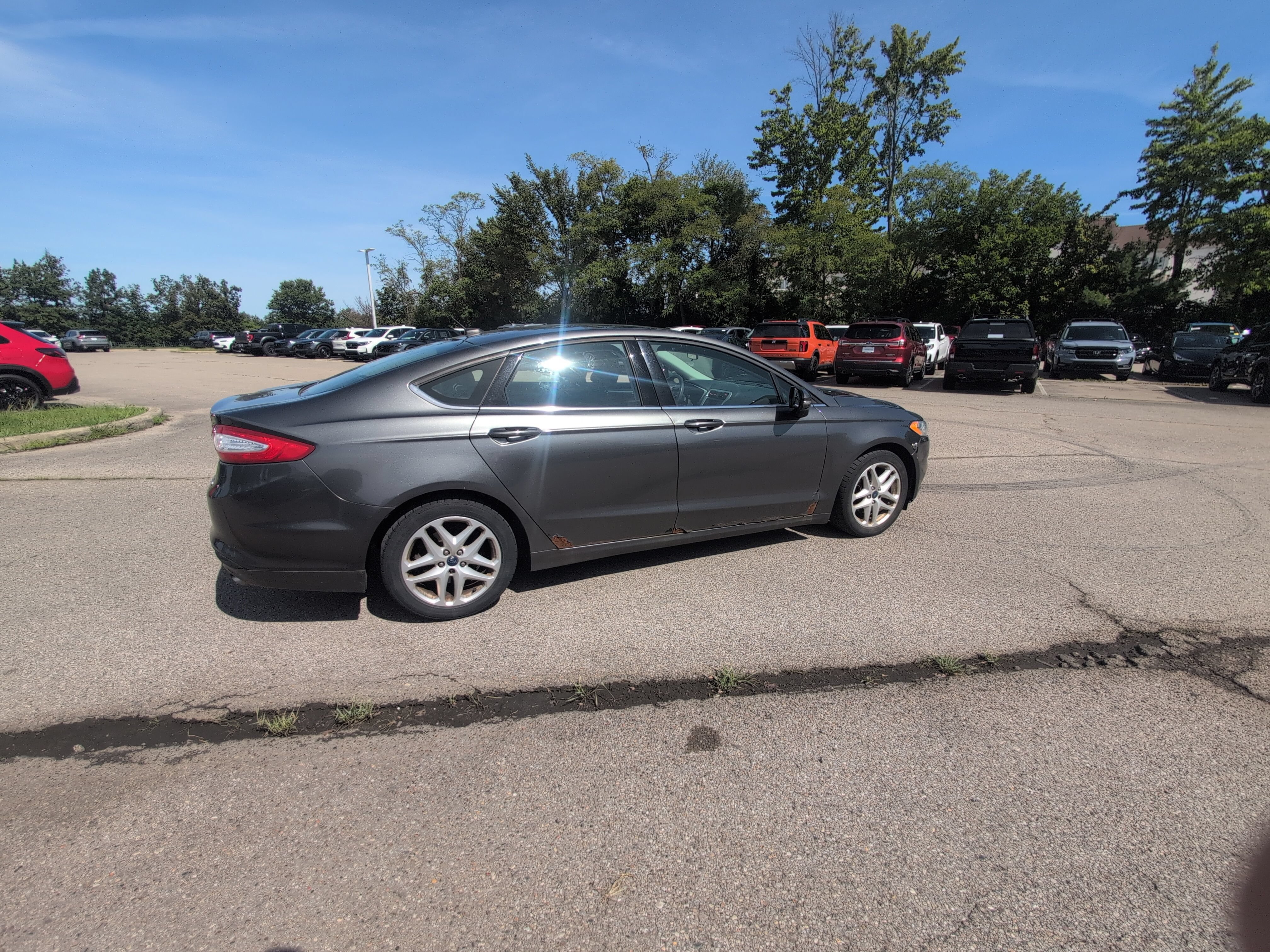 Used 2016 Ford Fusion SE FWD image 19