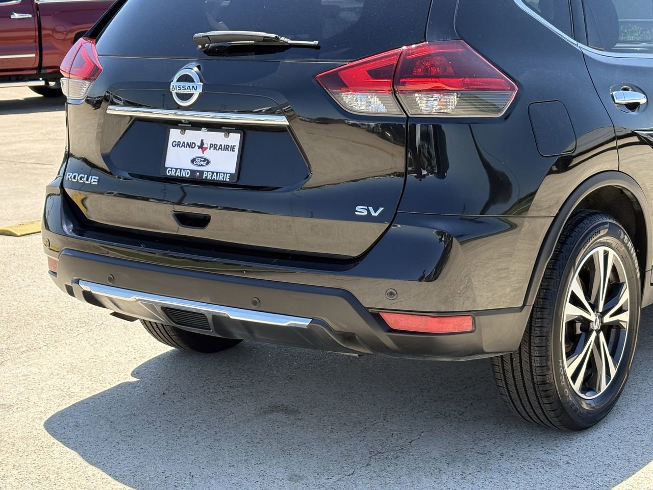 Used 2020 Nissan Rogue SV w/ Premium Package FWD image 8