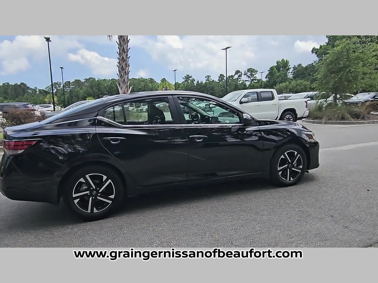 Used 2025 Nissan Sentra SV FWD image 32