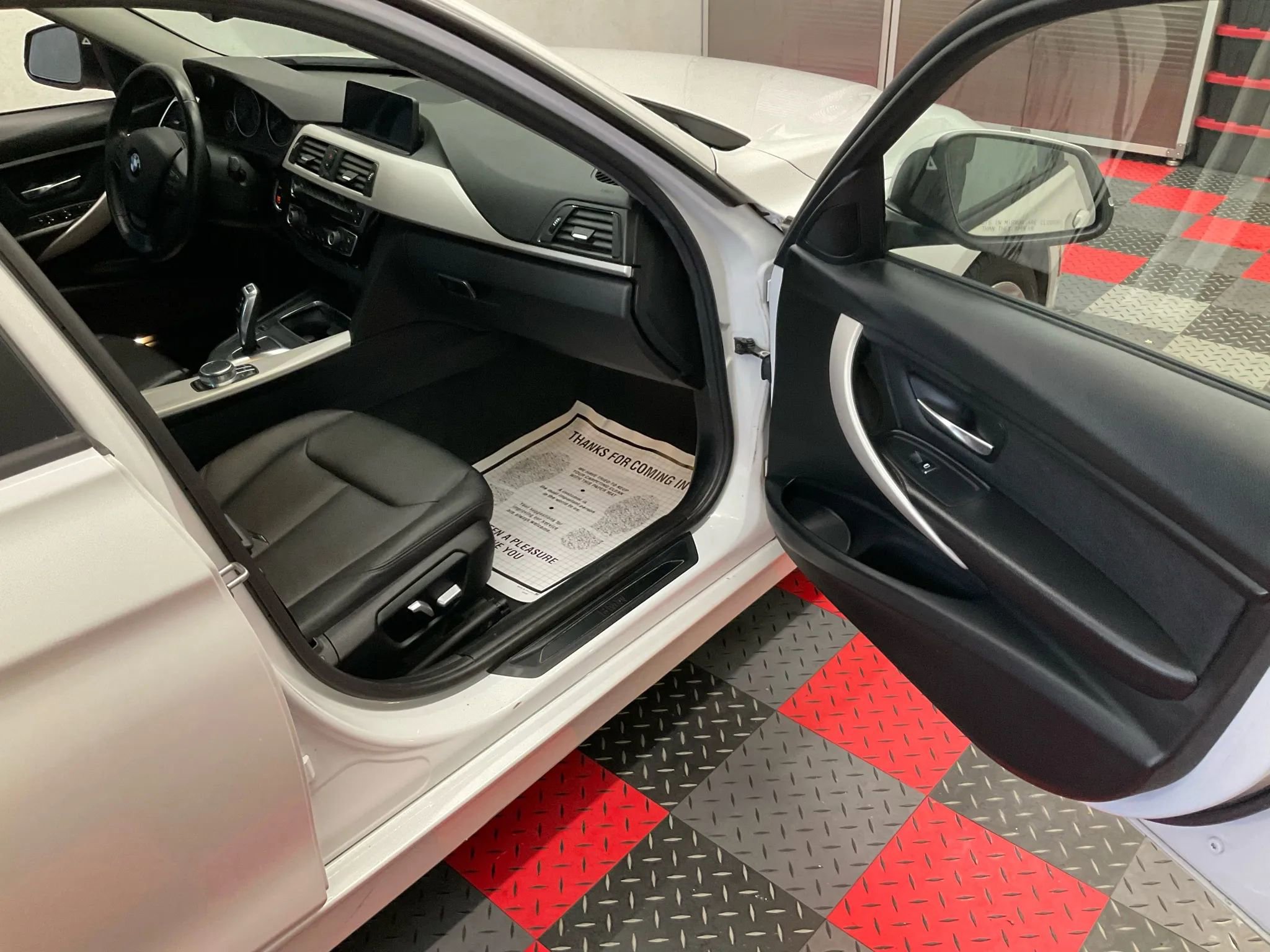 Used 2018 BMW 320i xDrive Sedan image 4