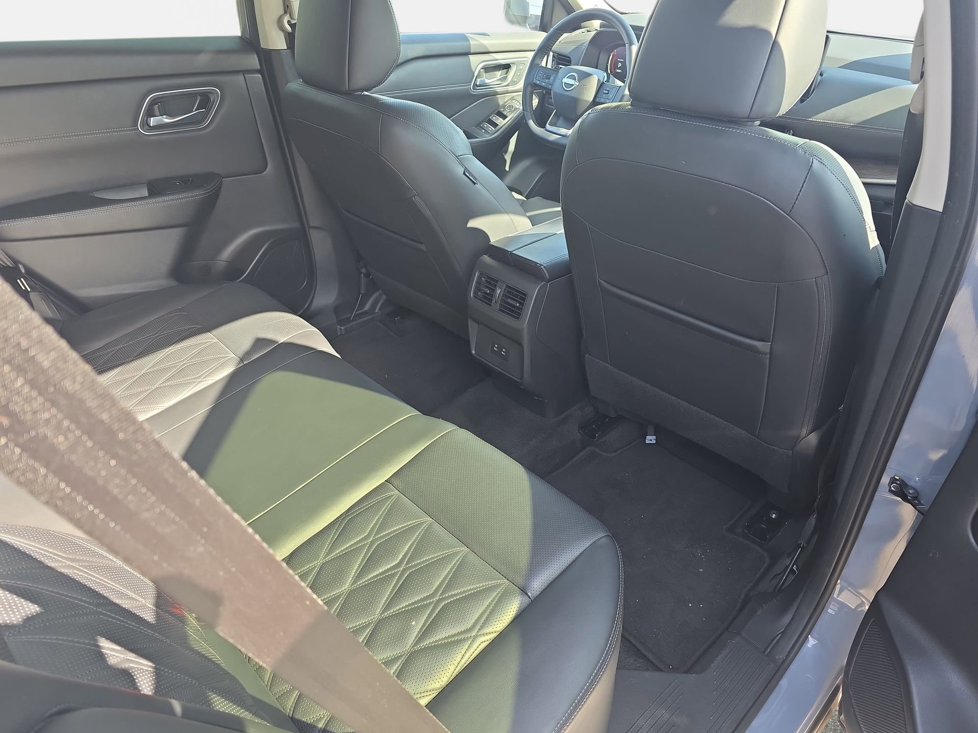 Used 2025 Nissan Rogue Platinum AWD/4WD image 11