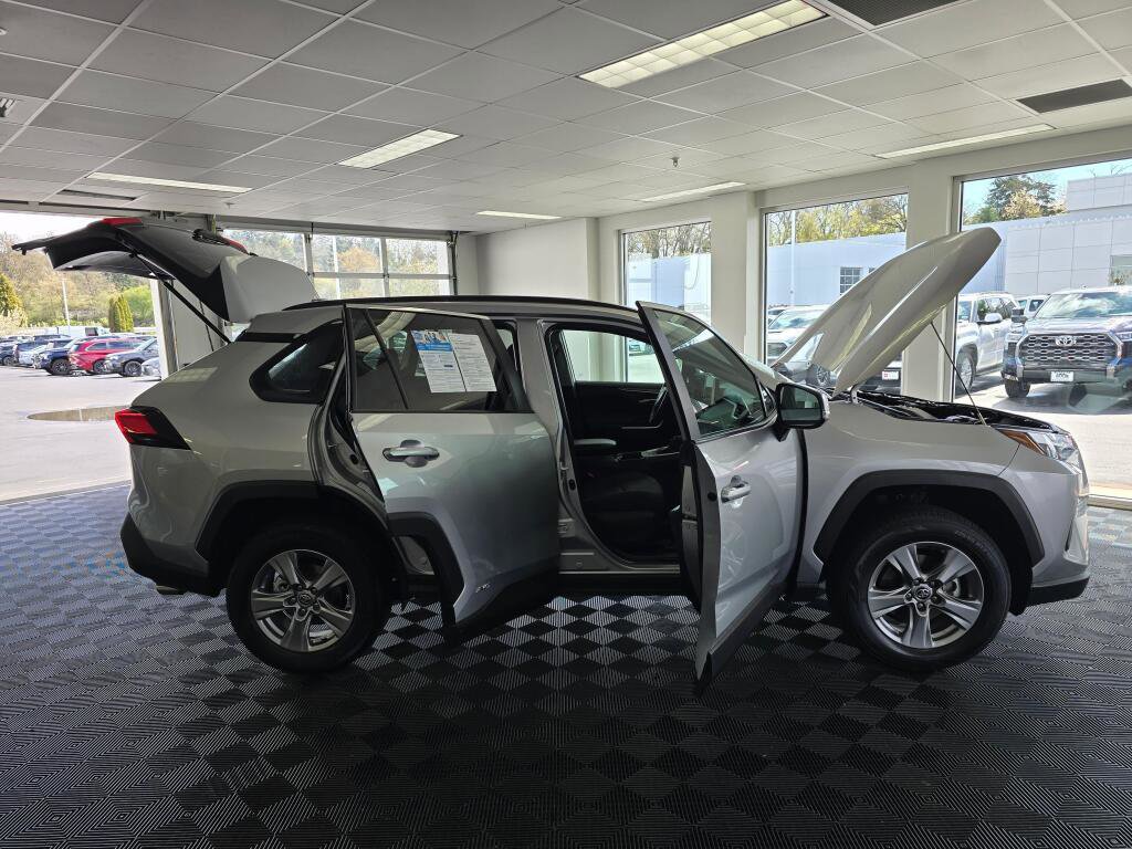 Used 2024 Toyota RAV4 XLE AWD/4WD image 17