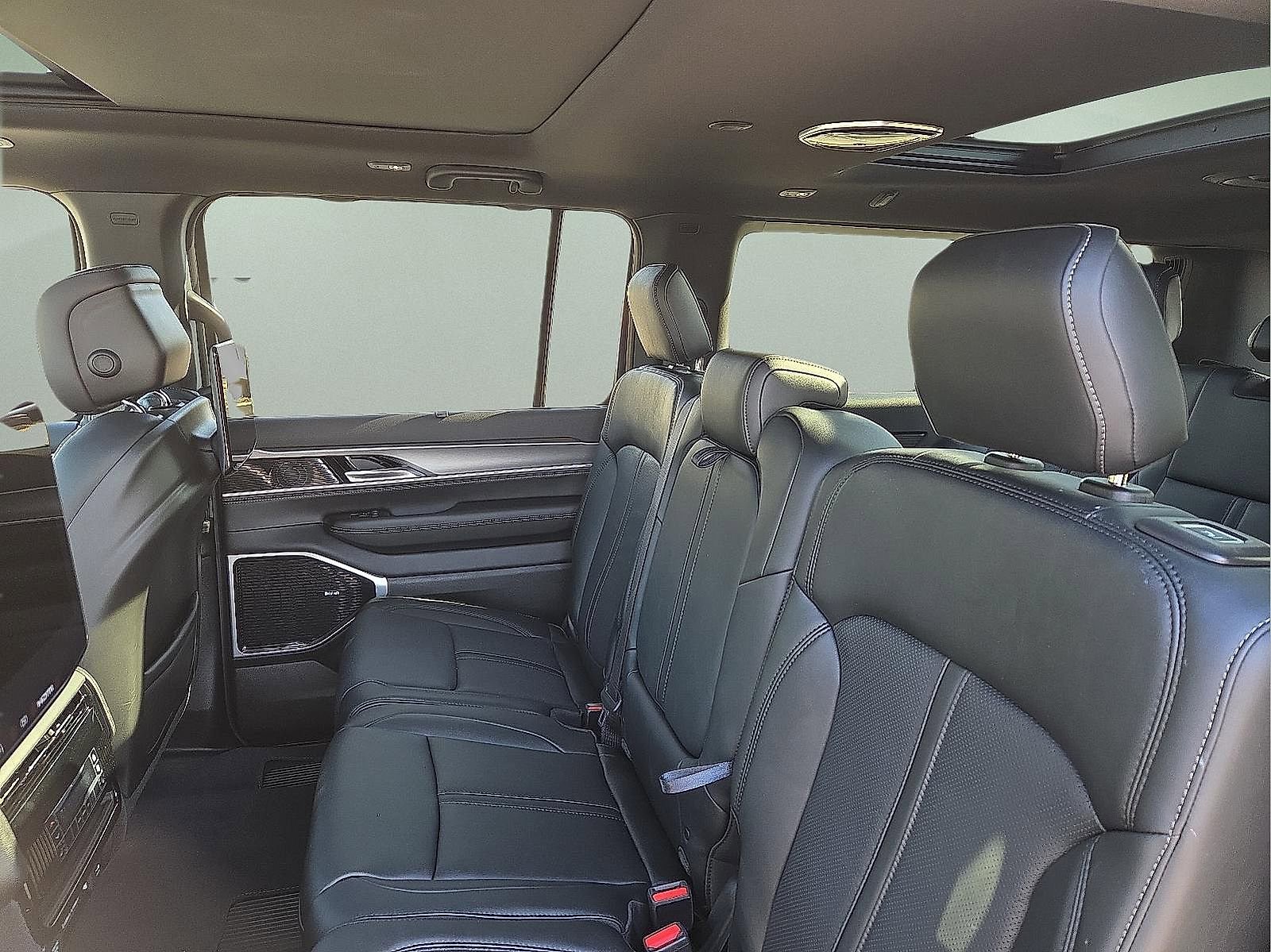 New 2026 Jeep Grand Wagoneer L Limited AWD/4WD image 9