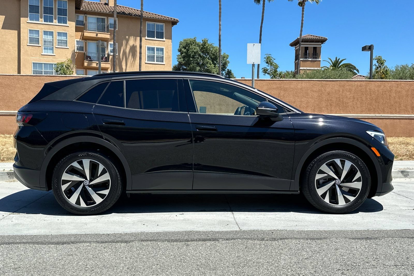 Used 2024 Volkswagen ID.4 2WD image 3