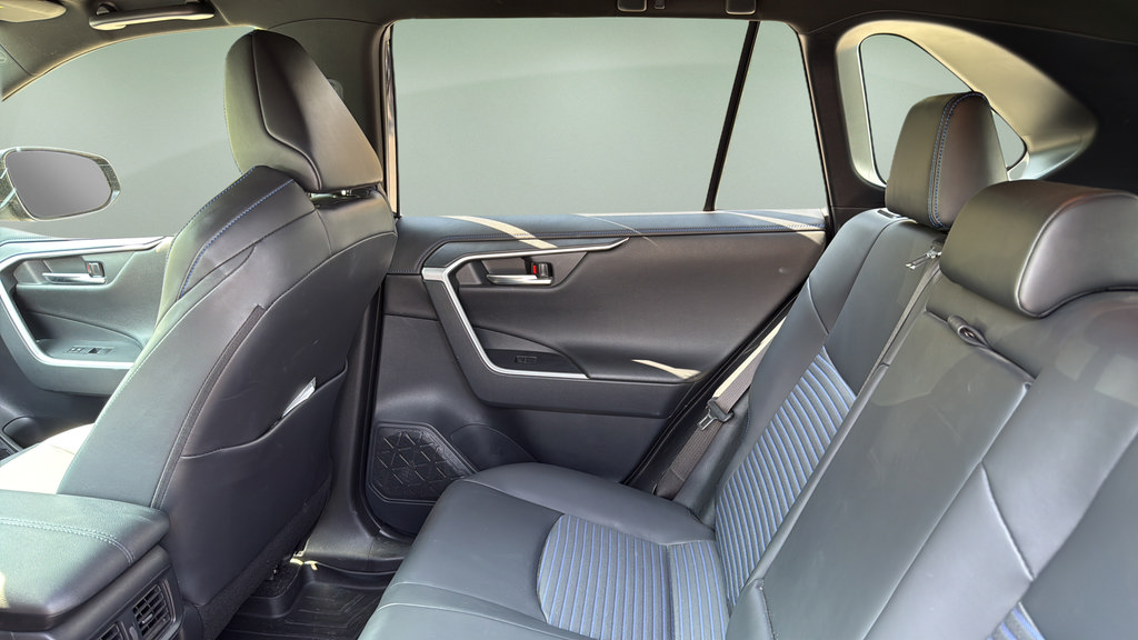 Used 2019 Toyota RAV4 XSE AWD/4WD image 16