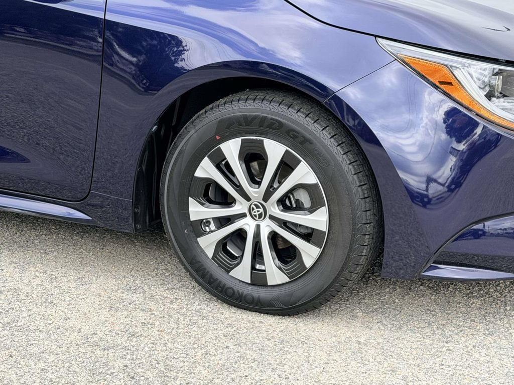 Used 2022 Toyota Corolla LE w/ Carpet Mat Package (TMS) FWD image 25