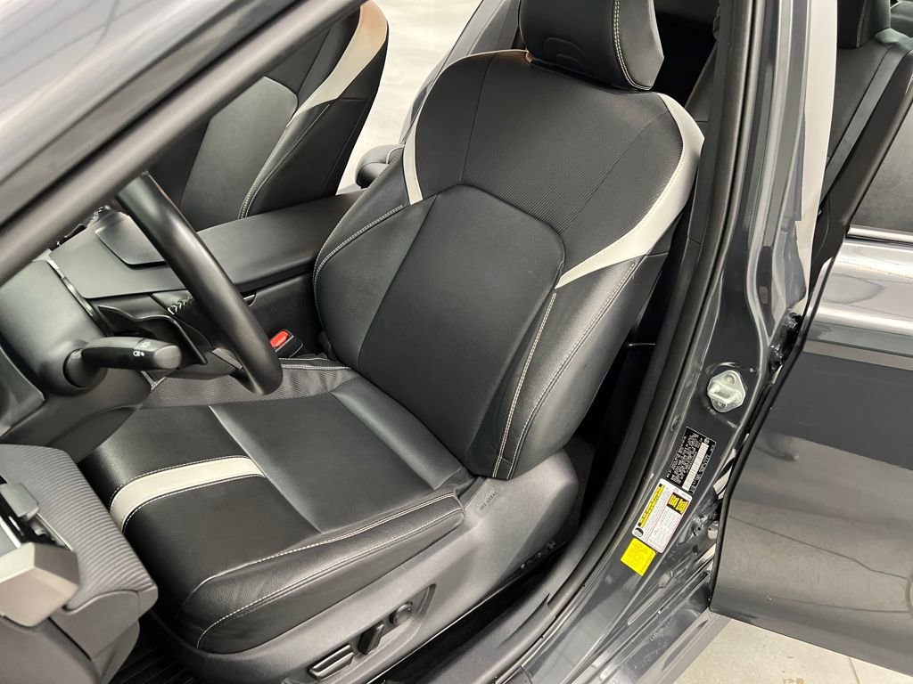 Used 2025 Toyota Camry SE FWD image 9