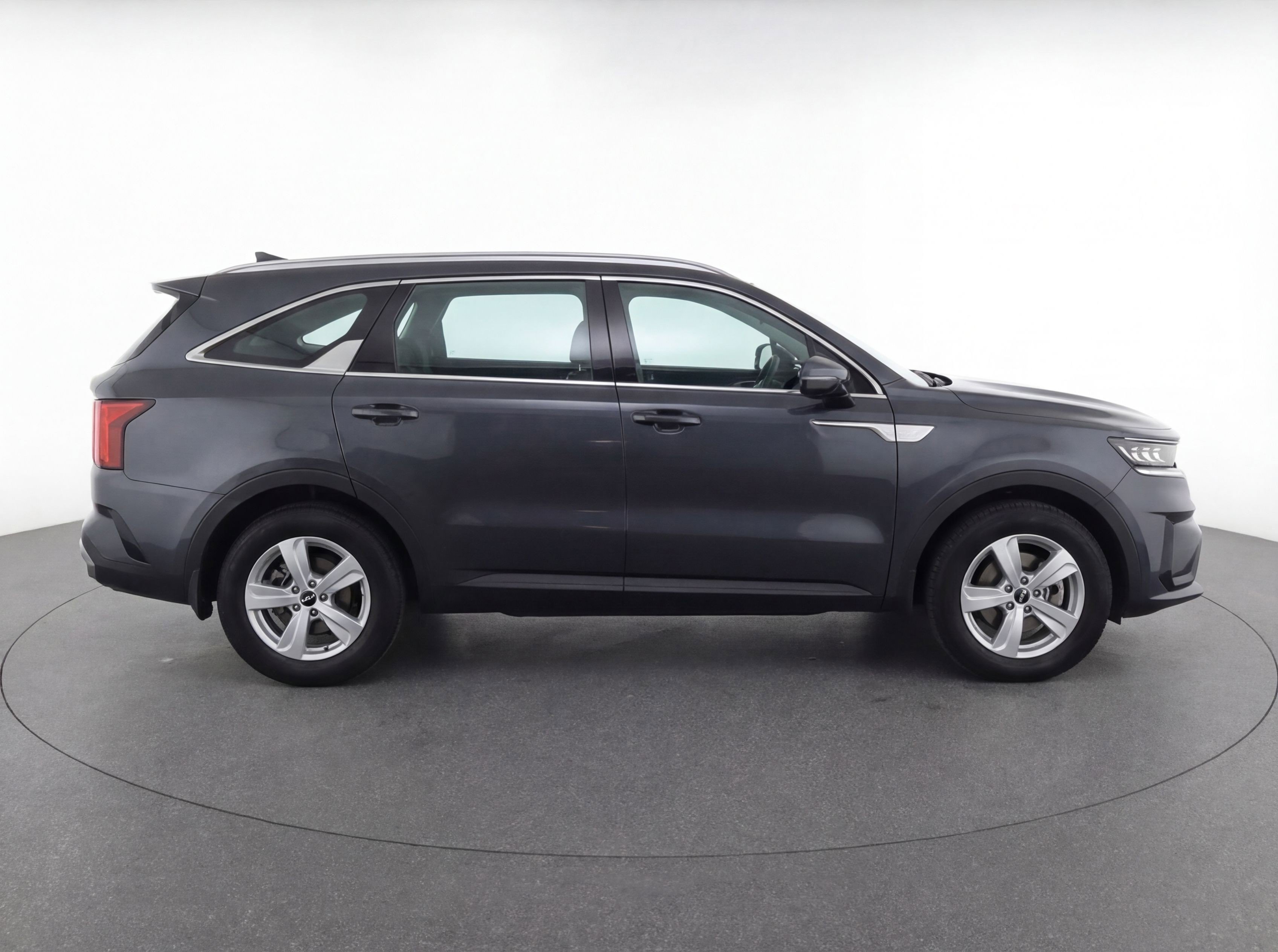 Used 2023 Kia Sorento LX image 11