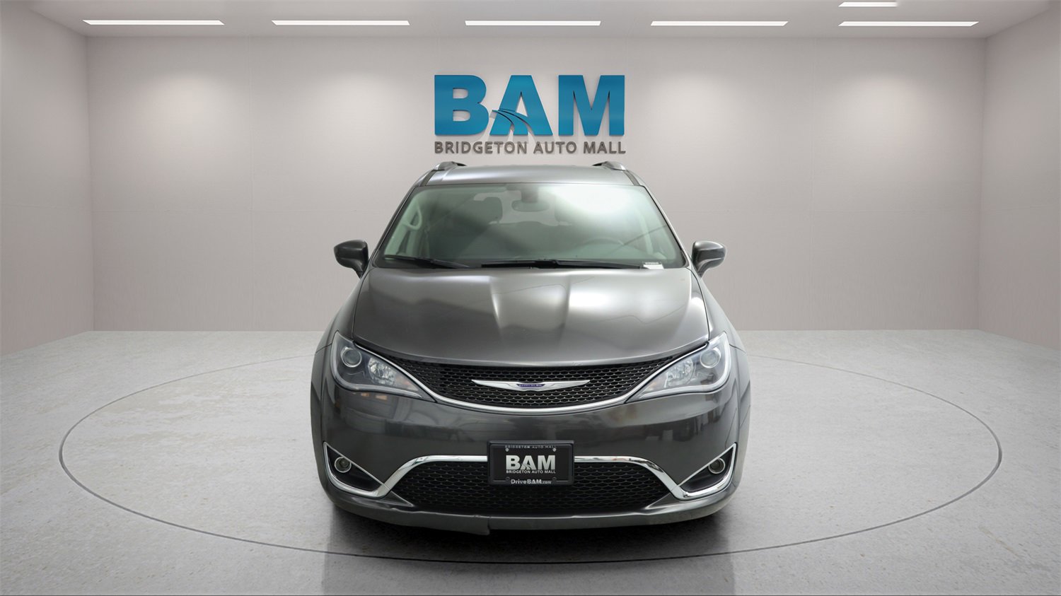 Used 2019 Chrysler Pacifica Touring-L image 6