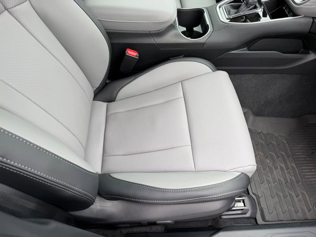 Used 2025 Subaru Outback Limited image 18