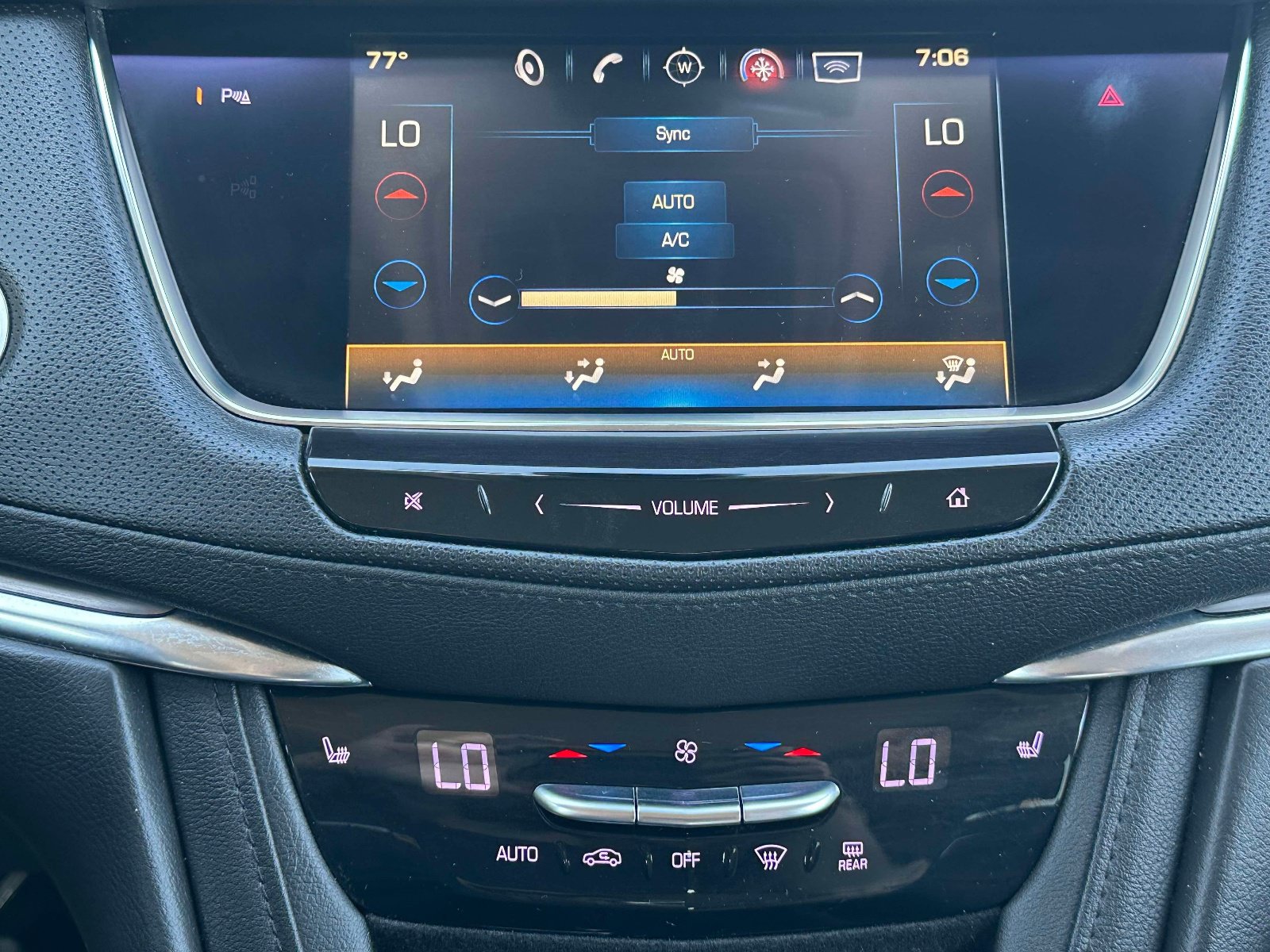 Used 2018 Cadillac XT5 Luxury w/ Driver Awareness Package AWD/4WD image 10