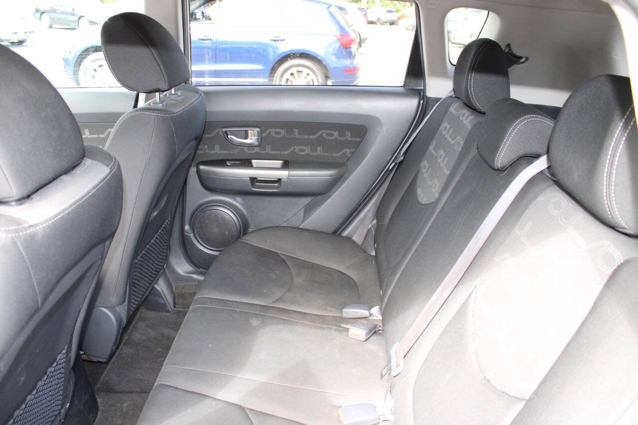 Used 2013 Kia Soul + FWD image 17