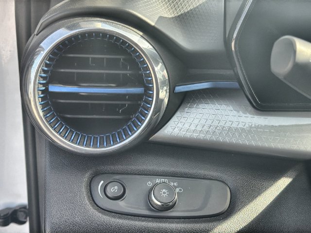 Certified 2026 Chevrolet Trax LT FWD image 17