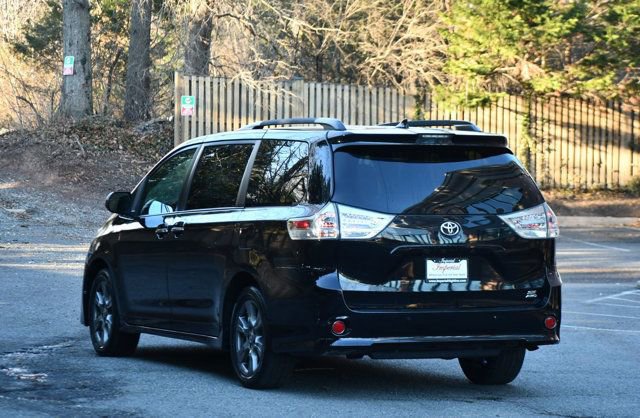 Used 2020 Toyota Sienna SE image 5