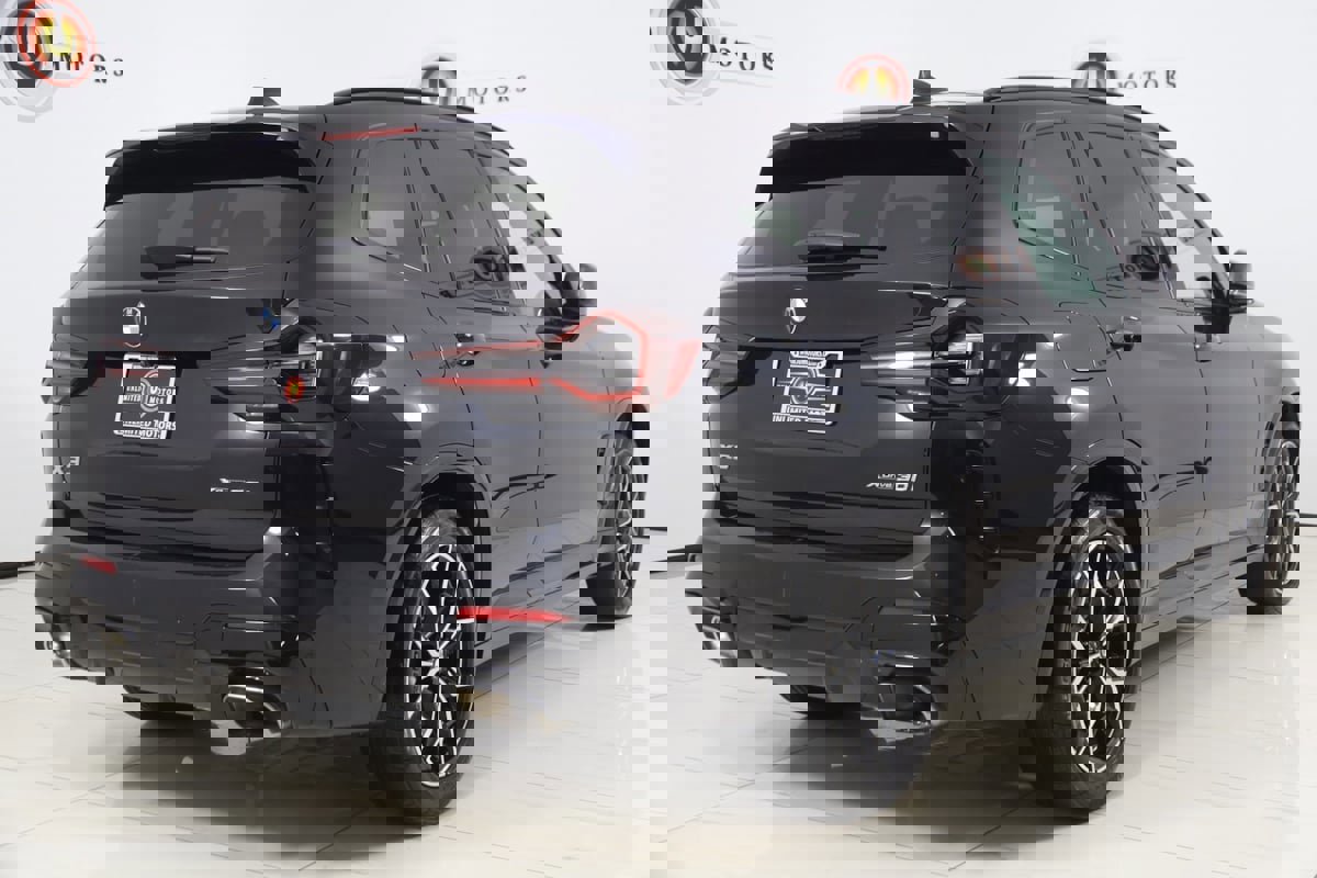 Used 2022 BMW X3 xDrive30i w/ M Sport Package image 3