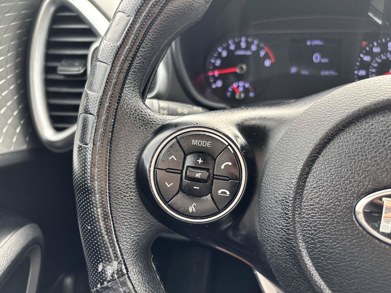 Used 2020 Kia Soul LX FWD image 21