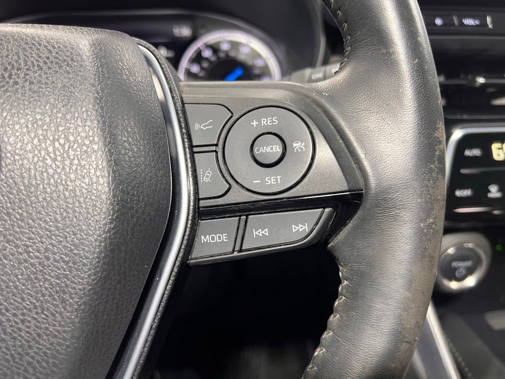 Used 2024 Toyota Venza XLE image 21