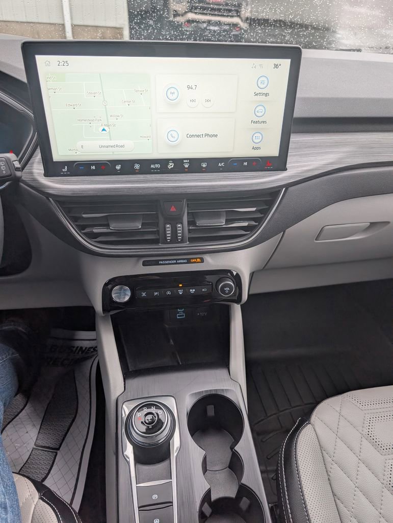 Used 2023 Ford Escape Platinum w/ Premium Technology Package image 9